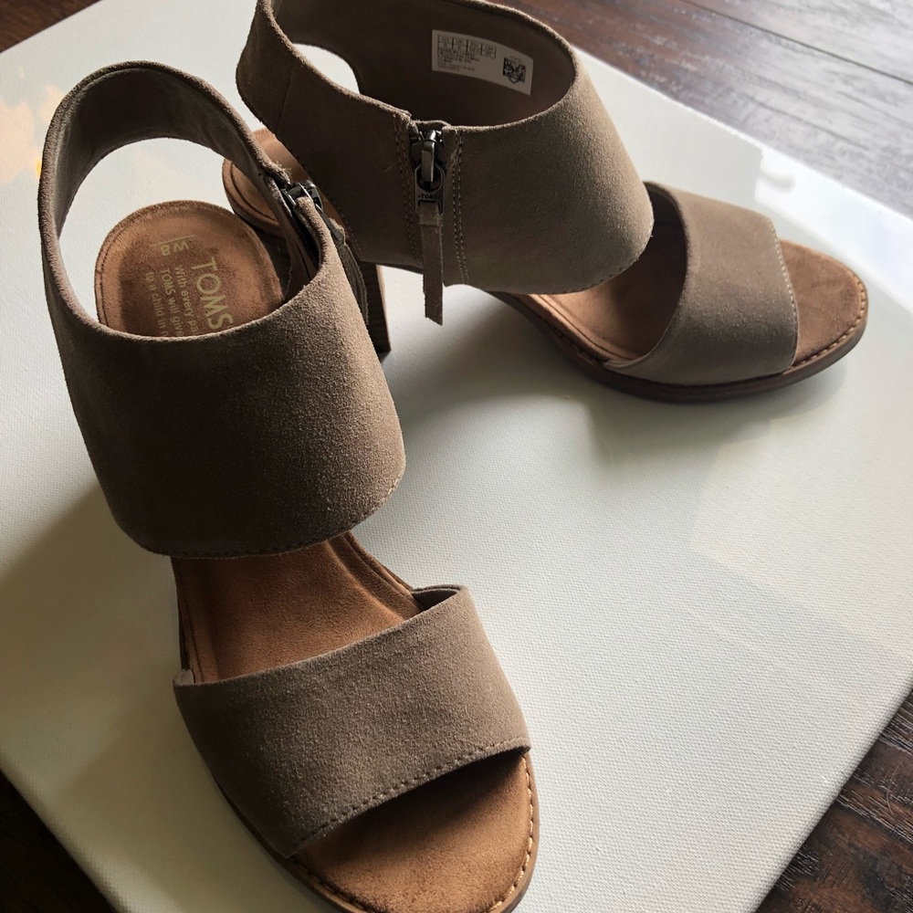 Toms Majorca Cutout Sandals EUC